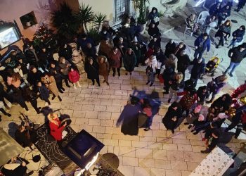 Chiude alla grande il Borgo di Babbo Natale dell'associazione "Il Merletto d'Isernia": tanti bambini in fila per ricevere la calza della Befana
