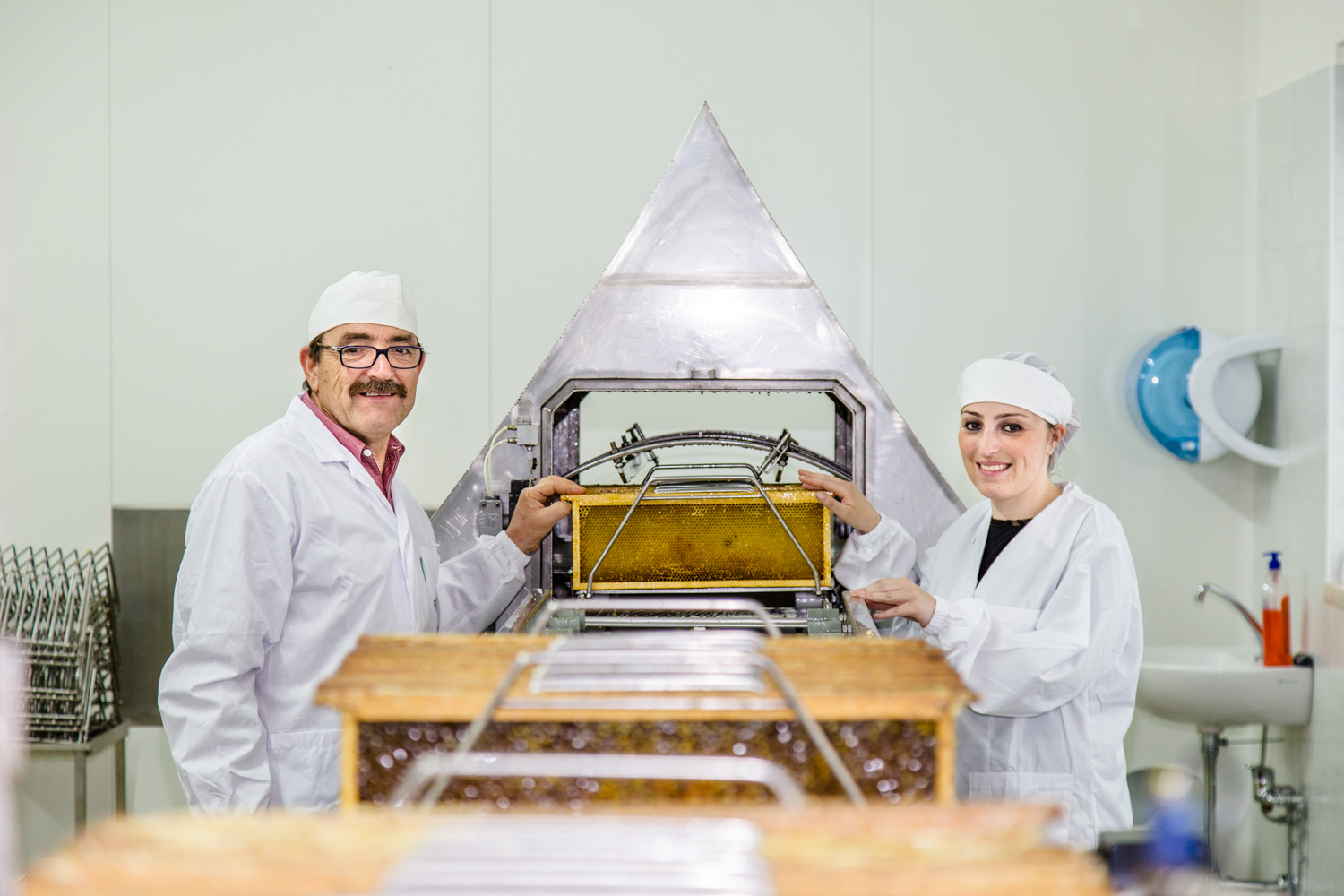 L'inghilterra acclama il Re del miele abruzzese Luca Finocchio con medaglie di platino e d'oro