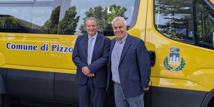 Pizzone, un nuovo scuolabus per i bambini: attesa finita dopo oltre vent’anni